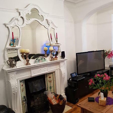 Beautiful Room In Victorian Family Home Ilford Exterior foto