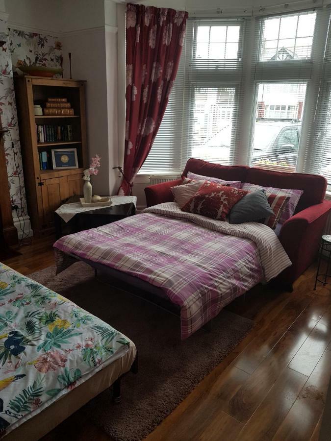 Beautiful Room In Victorian Family Home Ilford Exterior foto