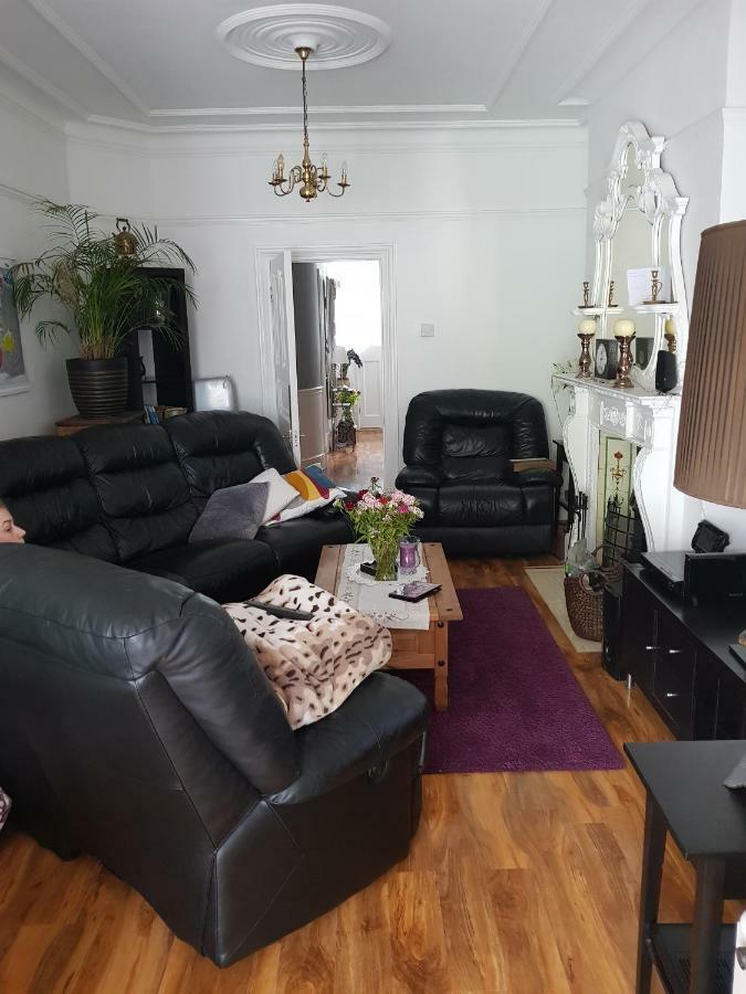 Beautiful Room In Victorian Family Home Ilford Exterior foto